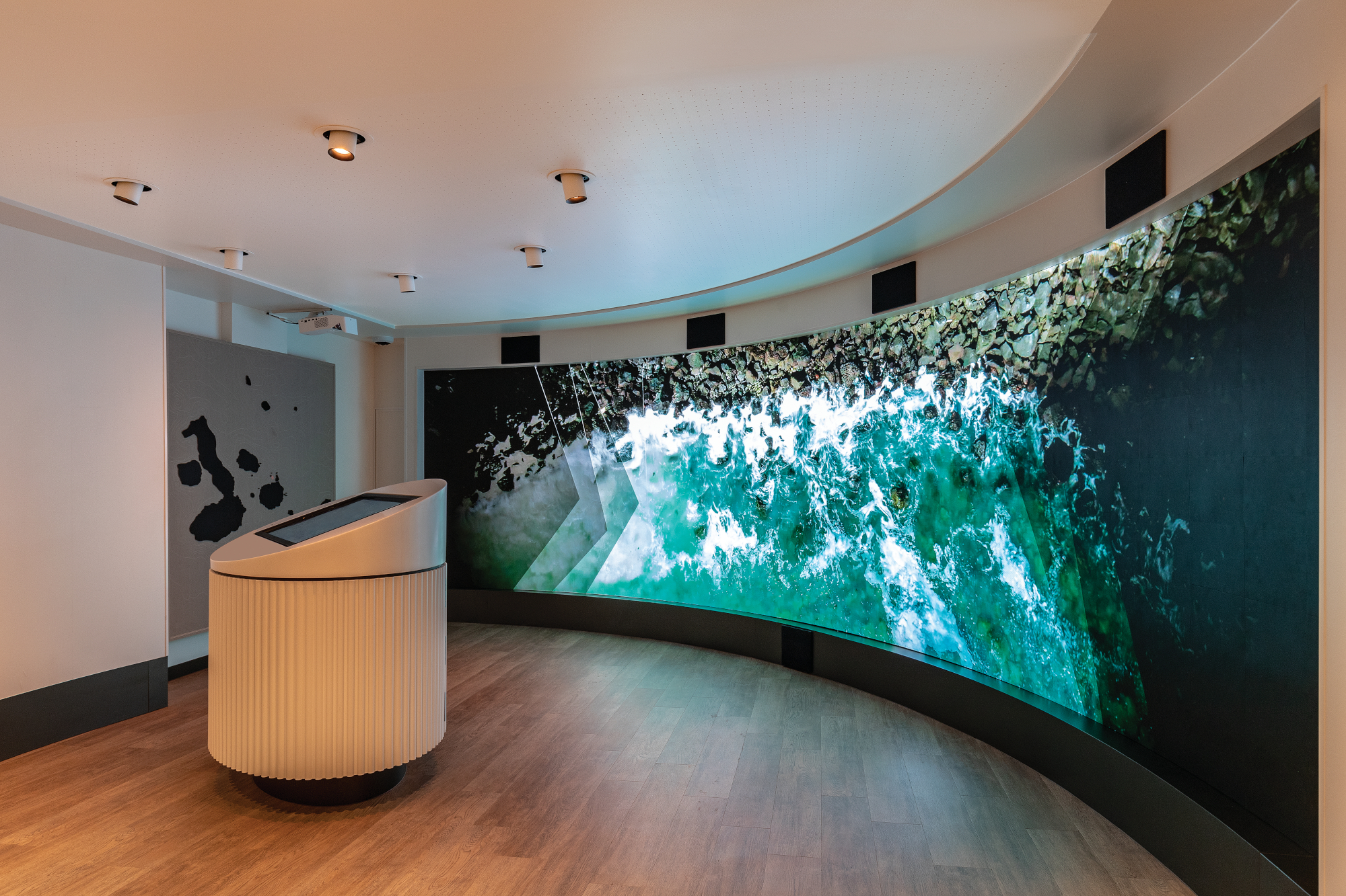 MyCruise Silversea Silver-Origin Offentlige-arealer Teater-underholdning1